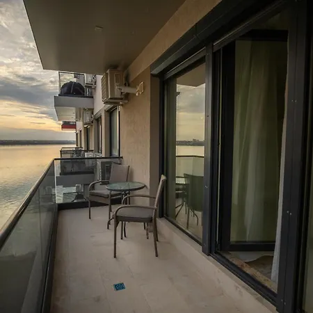 Melia 5, Elegant Seaside Mamaia