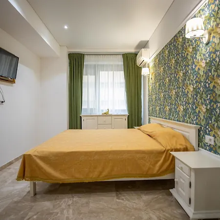 Melia 5, Elegant Seaside Apartment Mamaia
