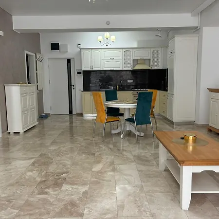 Melia 5, Elegant Seaside Apartment Mamaia